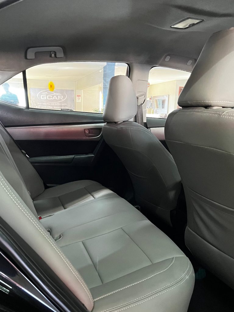 corolla preto dentro