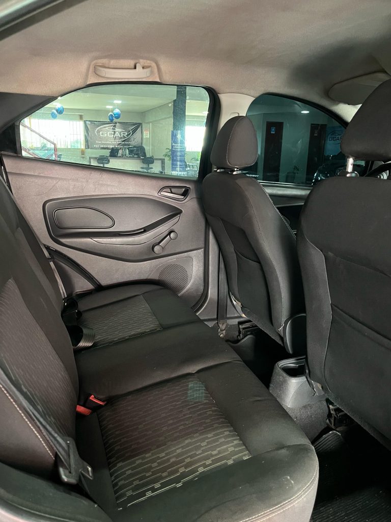 ford ka preto dentro